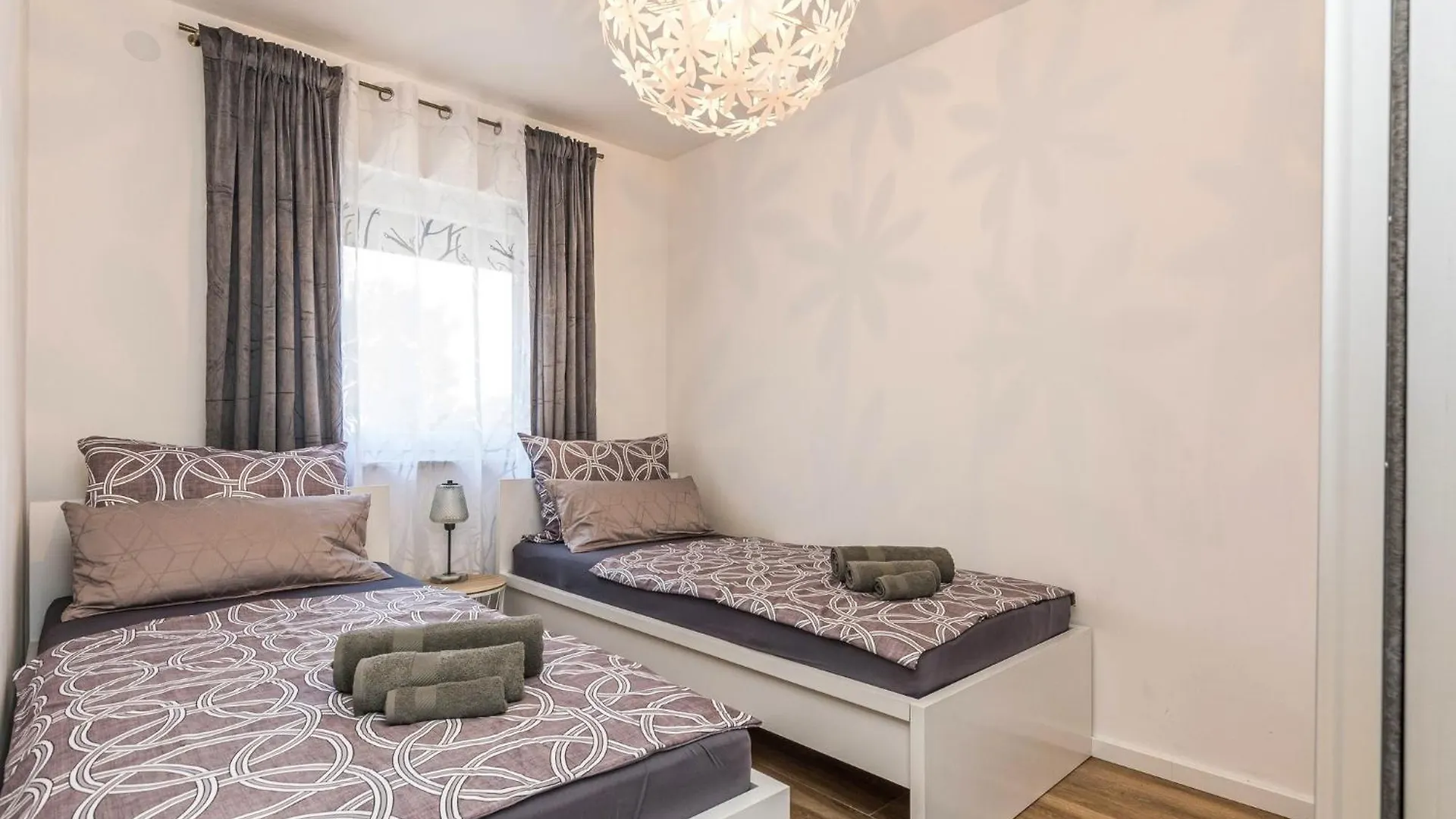 Luxury Villa With A Swimming Pool Vir - 23776